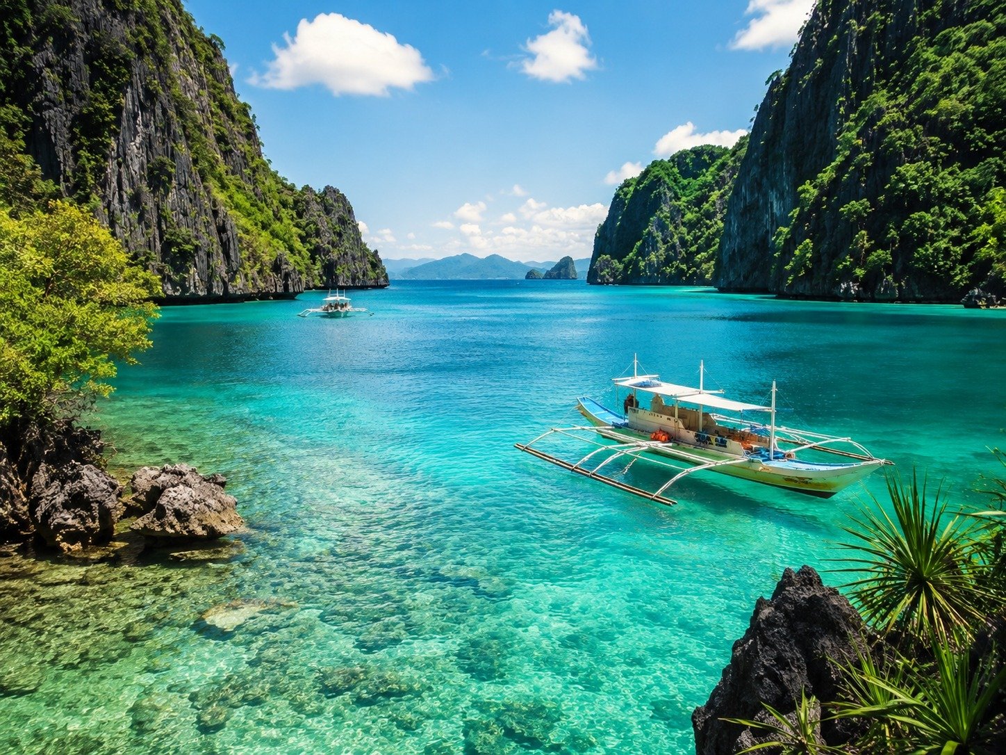 El Nido destination lagoon and limestone cliffs